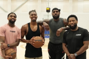 开云在线-队记：詹姆斯对眼前的机会充满动力 今日他和马克西一起训练