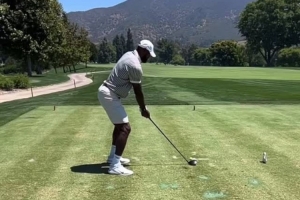 开云在线-詹姆斯晒高尔夫挥杆慢放镜头：拥有这个新爱好两个月 仍在改进中