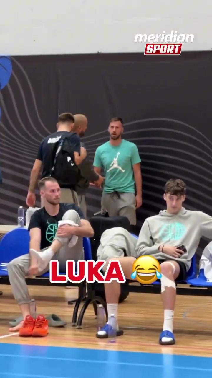 开云APP-东契奇训练场恶作剧 突袭教练上演趣味互动