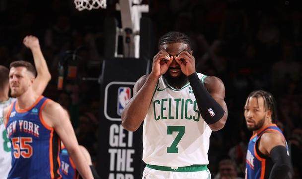 首发合砍96分拿下8连胜 绿军领跑东部一骑绝尘